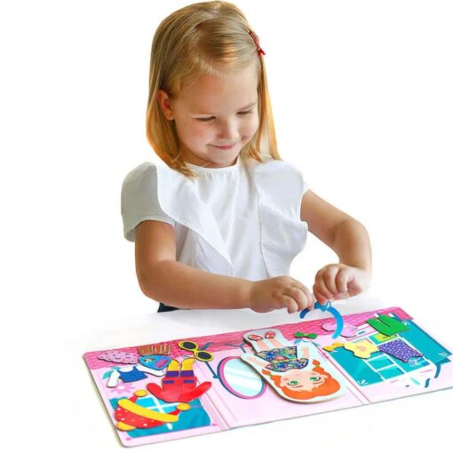 Magnetspiel Agatha die Puppe 44 Kleidungsstücke – Bild 3